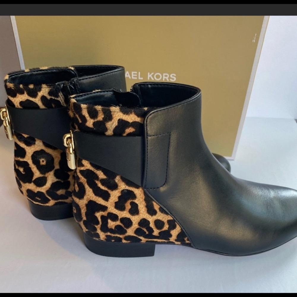 - Michael Kors MIRA  Bootie Black Leopard size 7